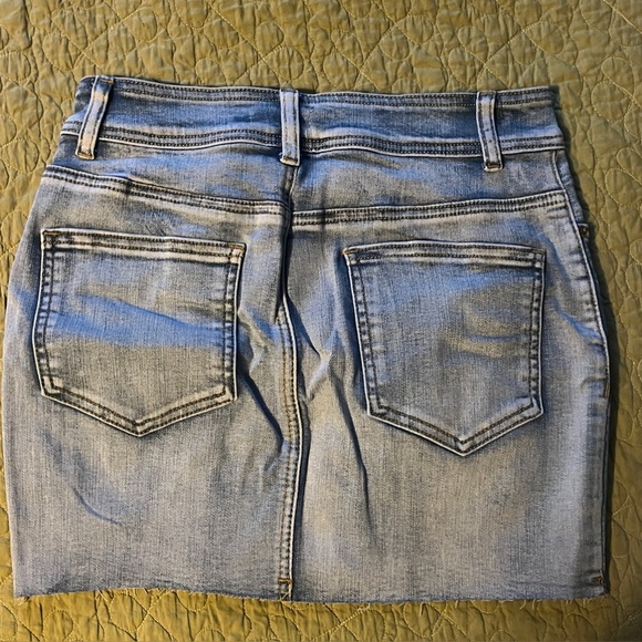 Just Quella Women's High Waisted Jean Skirt Fringed Slim Fit Denim Mini Skirt - Picture 11 of 14